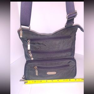 Baggallini 4 Zipper Crossbody Bag: Great Pre-Owned Condition